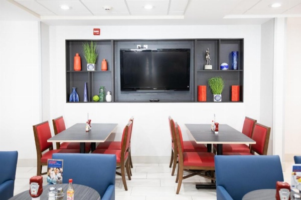 Holiday Inn Express Hotel & Suites Knoxville-Farragut image 18